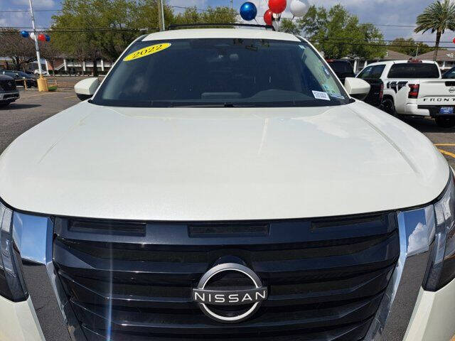 2022 Nissan Pathfinder SV