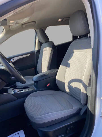 2020 Ford Escape SE