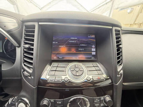 2017 Infiniti QX70