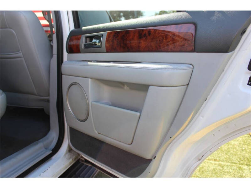 2004 Lincoln Navigator Luxury