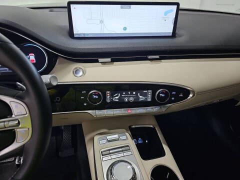 2023 Genesis GV70 2.5T Standard