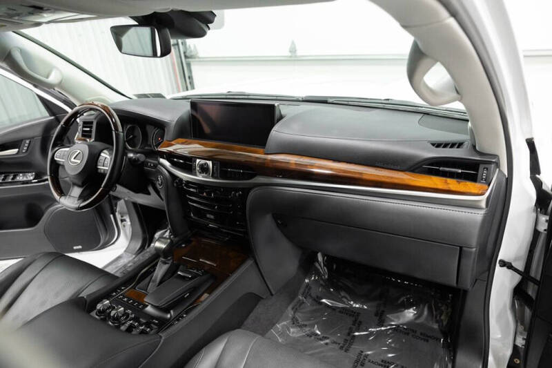 2021 Lexus LX 570 Three-Row