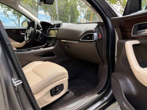 2017 Jaguar F-PACE 35t Prestige