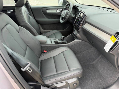 2026 Volvo XC40 B5 Core
