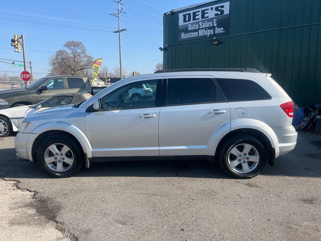 Silver 2011 Dodge Journey Mainstreet Mainstreet 4dr SUV 1