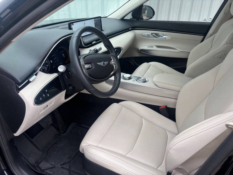 2023 Genesis GV70 2.5T Standard