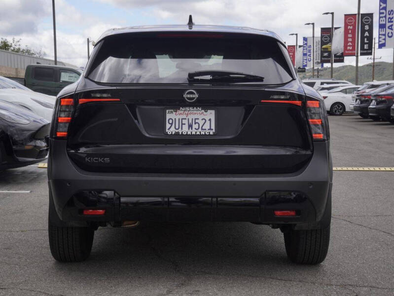 2025 Nissan Kicks SV