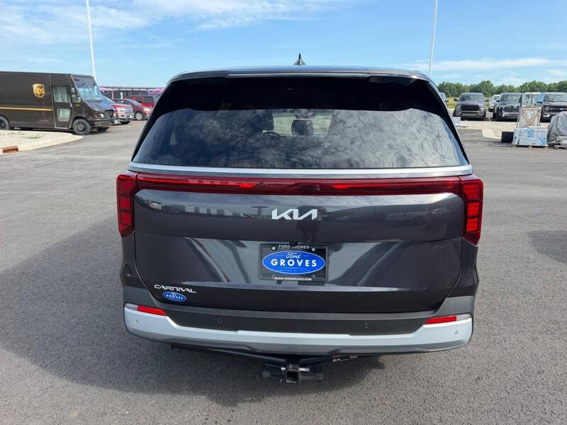 2025 Kia Carnival LX