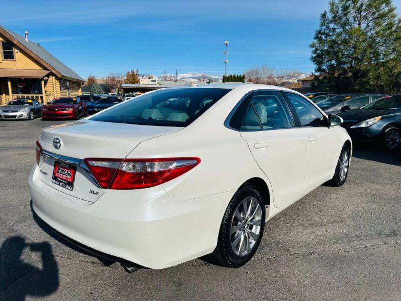 2015 Toyota Camry XLE photo 7