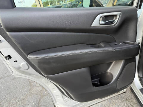 2017 Nissan Pathfinder SL