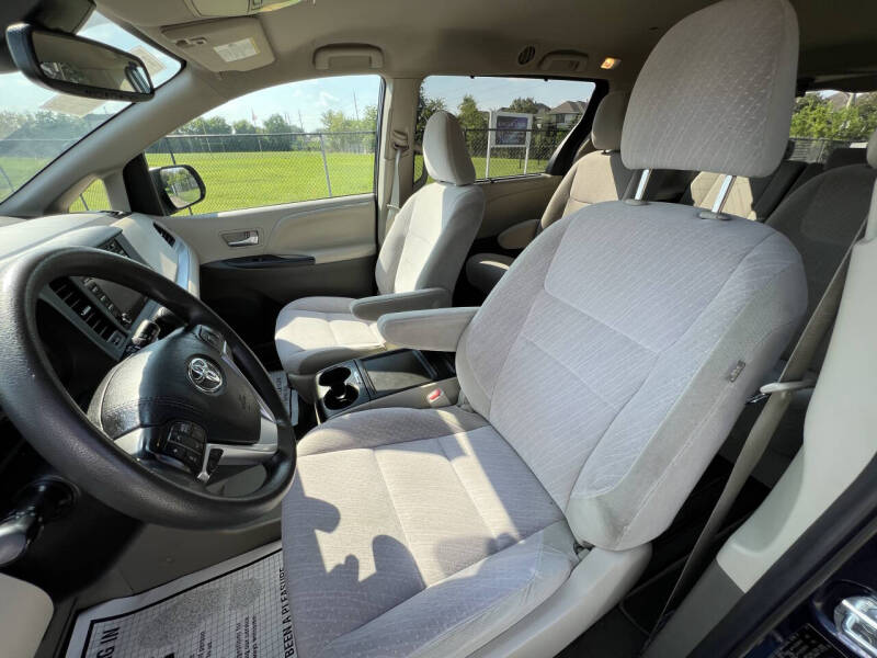 2020 Toyota Sienna LE 7-Passenger