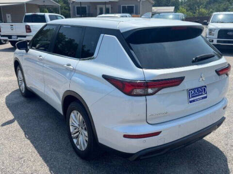 2022 Mitsubishi Outlander ES