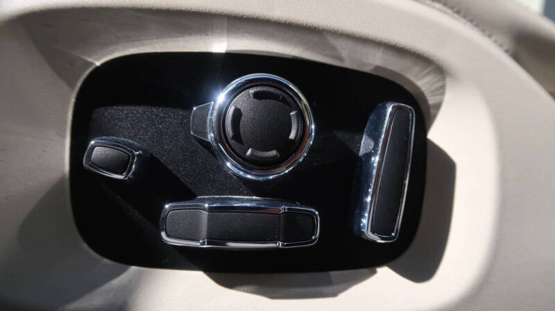 2017 Jaguar XJ R-Sport