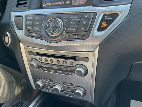 2017 Nissan Pathfinder SL