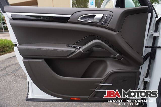 2017 Porsche Cayenne Platinum Edition