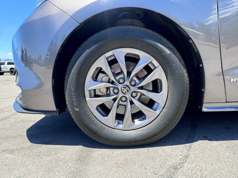 2021 Toyota Sienna LE 8-Passenger
