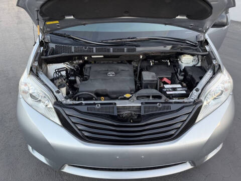 2012 Toyota Sienna Base 7-Passenger