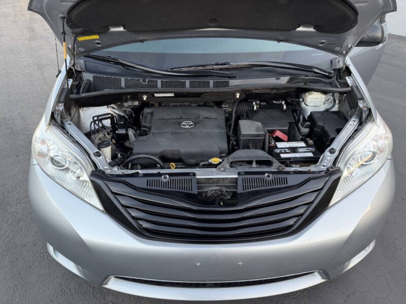 2012 Toyota Sienna Base 7-Passenger