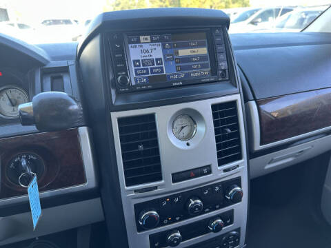 2010 Chrysler Town and Country Touring Plus