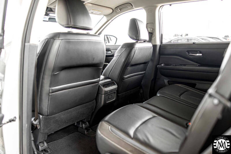 2023 Nissan Pathfinder SL