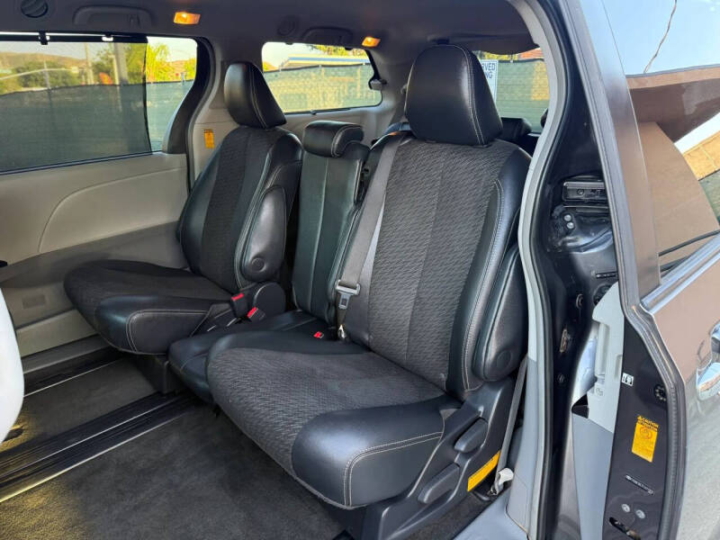 2014 Toyota Sienna SE 8-Passenger