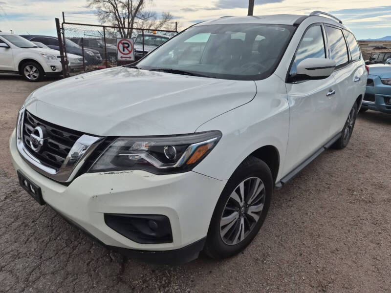 2017 Nissan Pathfinder SV's photo