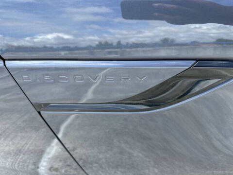 2025 Land Rover Discovery P300 S