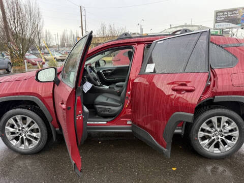 2025 Toyota RAV4 XLE Premium