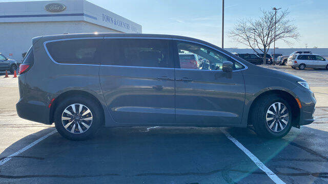 2022 Chrysler Pacifica Hybrid Touring L