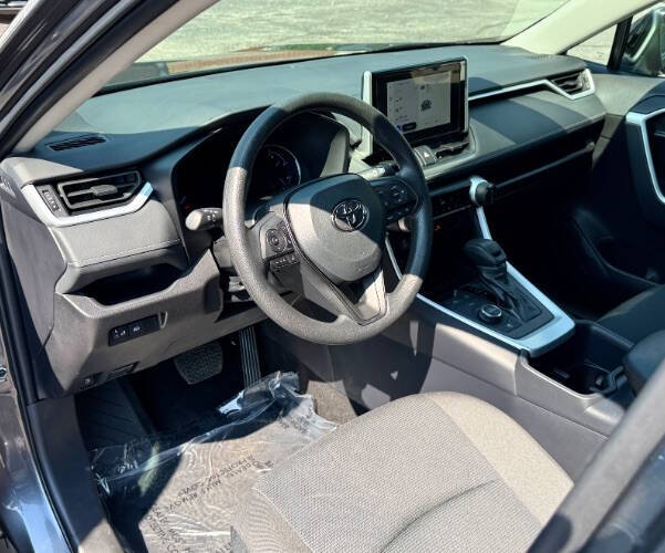 2025 Toyota RAV4 Hybrid LE