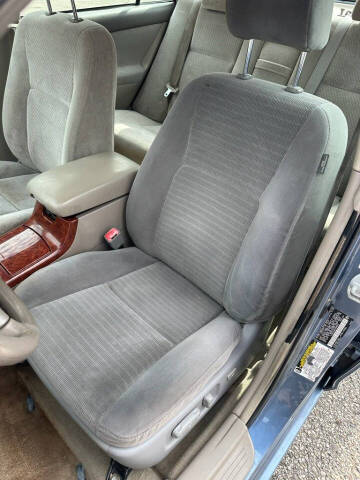 2004 Toyota Camry LE