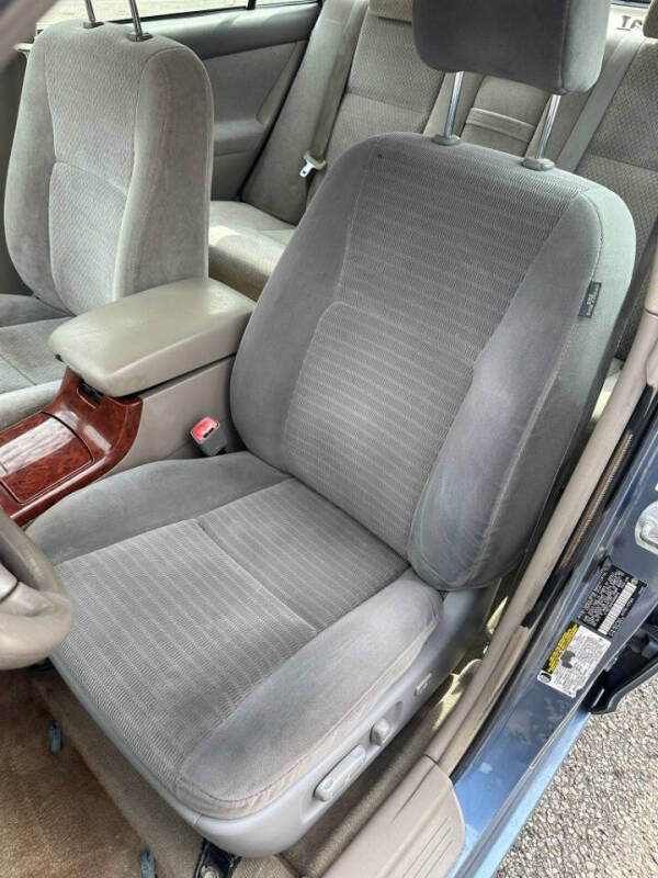 2004 Toyota Camry LE