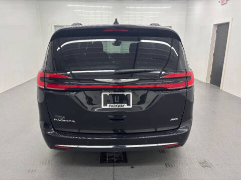 2022 Chrysler Pacifica Touring