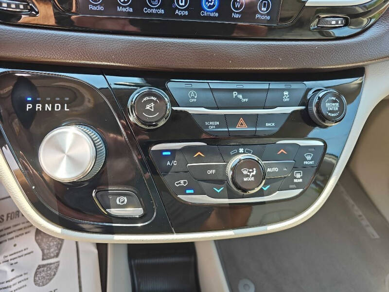 2017 Chrysler Pacifica Touring-L