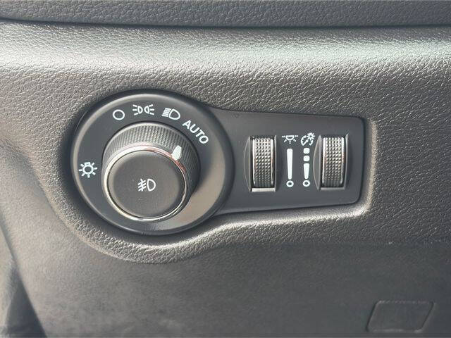 2024 Chrysler Pacifica Plug-In Hybrid Select