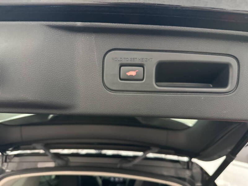 2023 Honda Pilot EX-L w/Rear Captain's Chairs