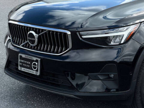 2023 Volvo XC40 B5 Plus Bright Theme
