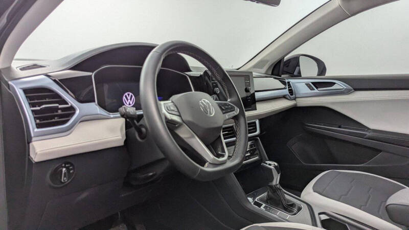2025 Volkswagen Taos SE