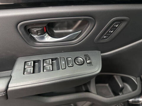 2023 Honda Pilot EX-L w/Rear Captain's Chairs