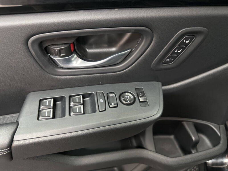 2023 Honda Pilot EX-L w/Rear Captain's Chairs