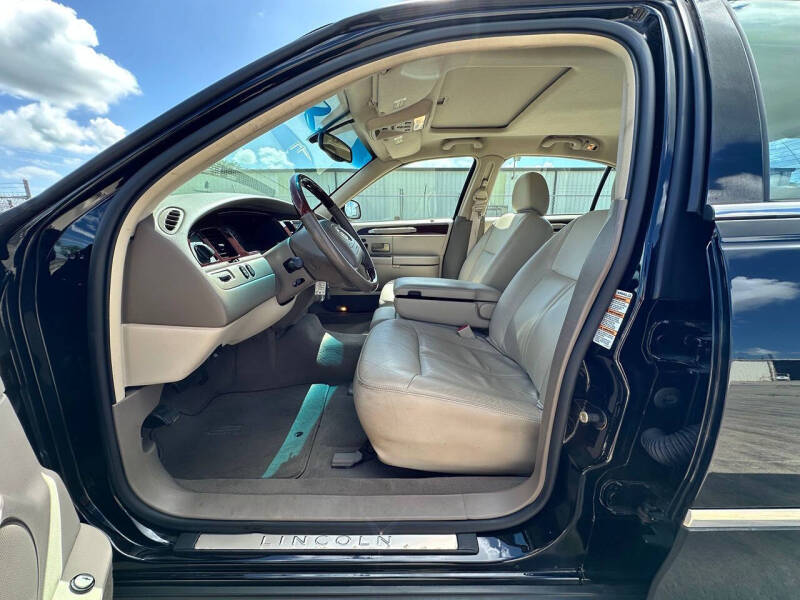 2004 Lincoln Town Car Ultimate