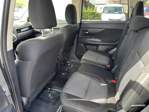 2020 Mitsubishi Outlander ES