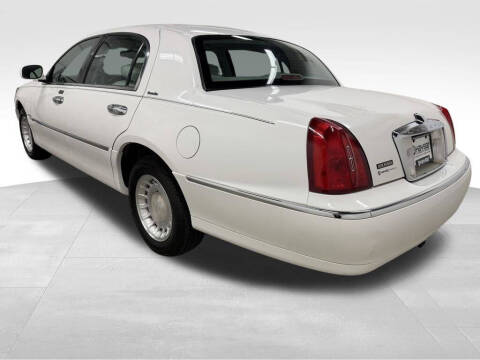 2000 Lincoln Town Car Executive
