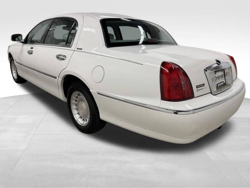 2000 Lincoln Town Car Executive