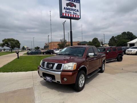 2004 Nissan Titan LE