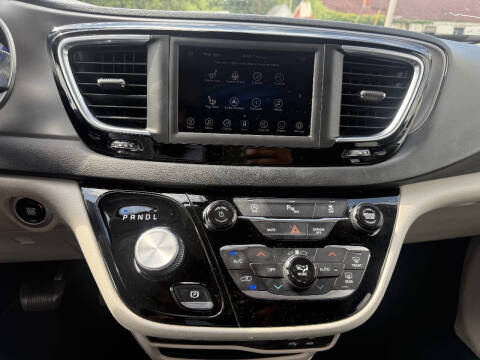 2020 Chrysler Pacifica Touring L