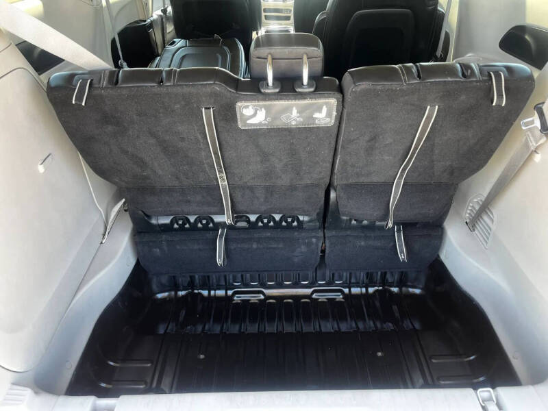 2020 Chrysler Voyager LXi