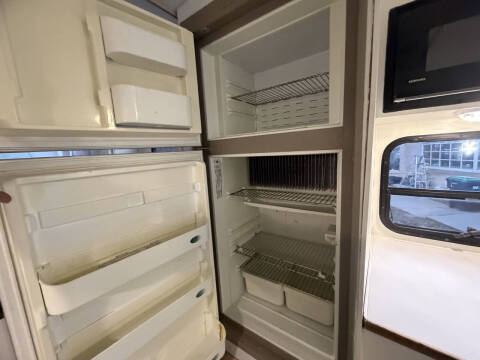 2013 Ford LANCE CAMPER 19