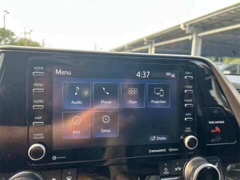 2022 Toyota Highlander Hybrid XLE