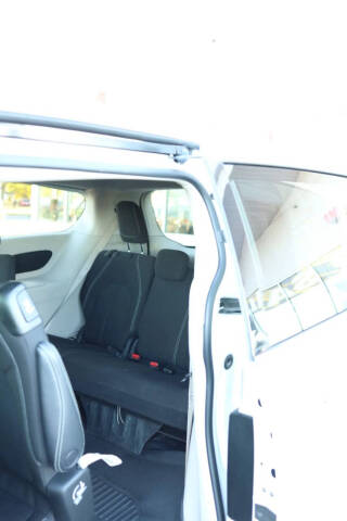 2022 Chrysler Voyager LX